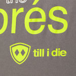 close up detail of the lime green till i die logo on the Aprés shirt