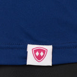 DETAIL OF A BLUE PERFORMANCE SHIRT WITH THE TILL I DIE LOGO HEM TAG