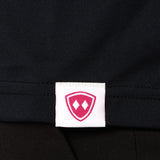 DETAIL OF A BLACK SHIRT WITH THE TILL I DIE LOGO HEM TAG