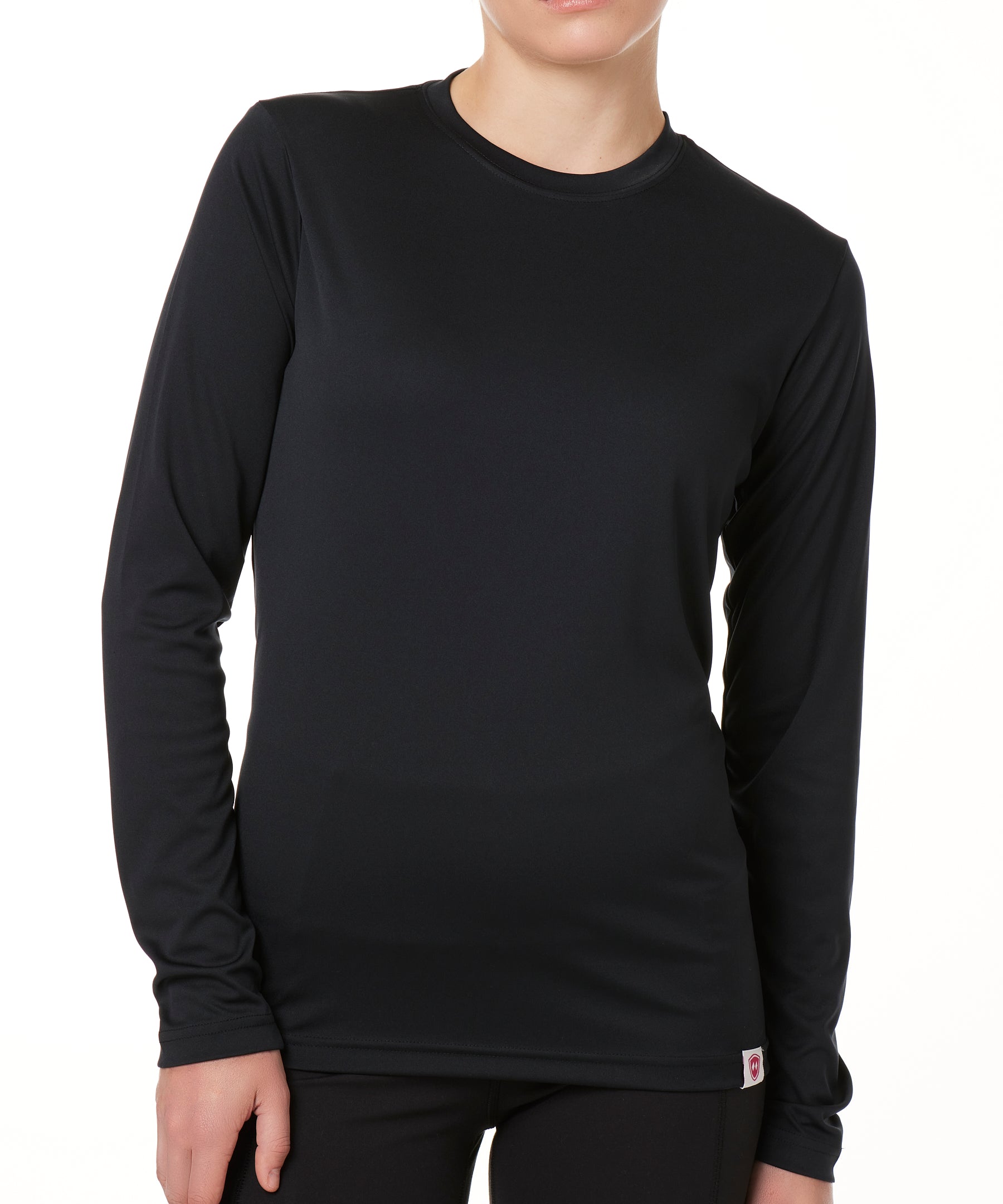 FEMALE MODEL WEARING A BLACK LONG SLEEVE PERFORMANCE LAYER