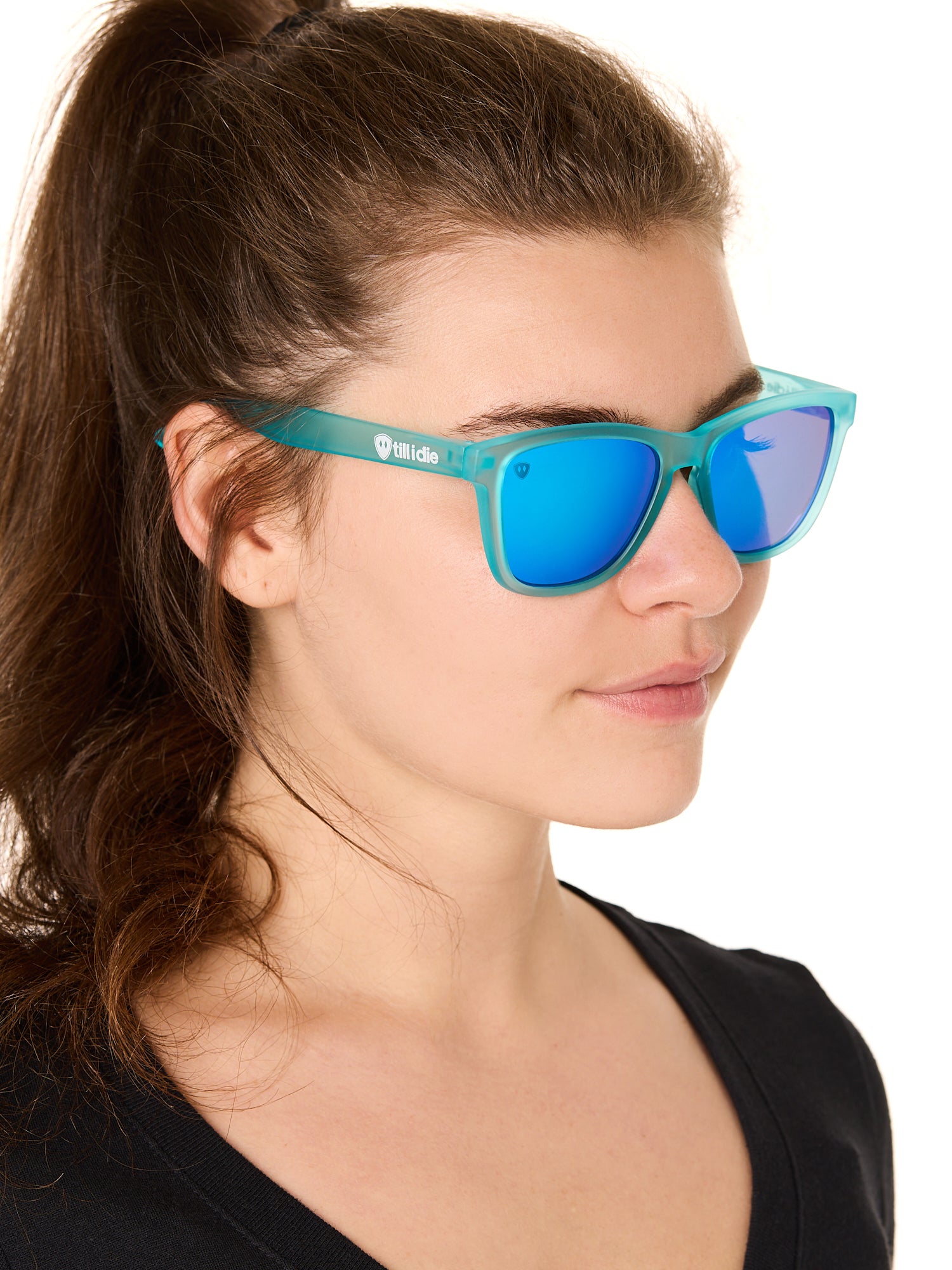 front view of a female model wearing the blue mirage sunglasses on a white background