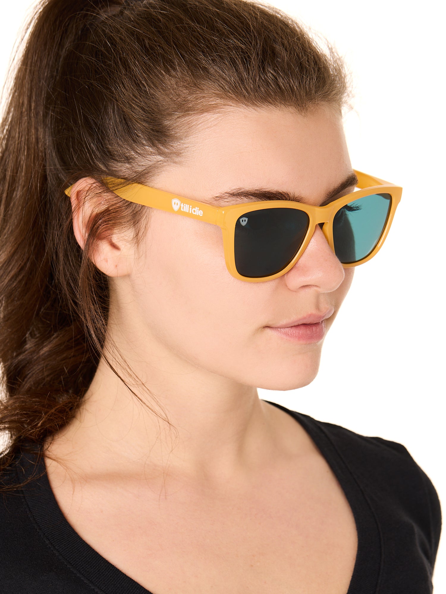 front view of a female model wearing the mango mermaid sunglasses on a white background